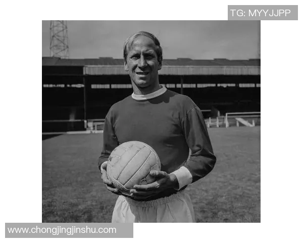 足球球星身着灰色西装展现优雅气质与非凡绅士风度